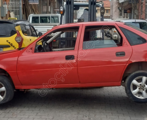 Opel vectra A kapı