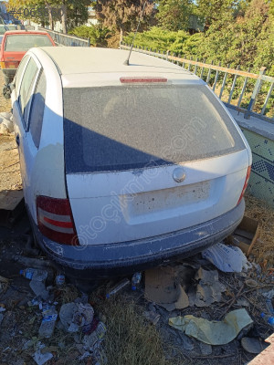 Skoda Fabia bagaj kapağı