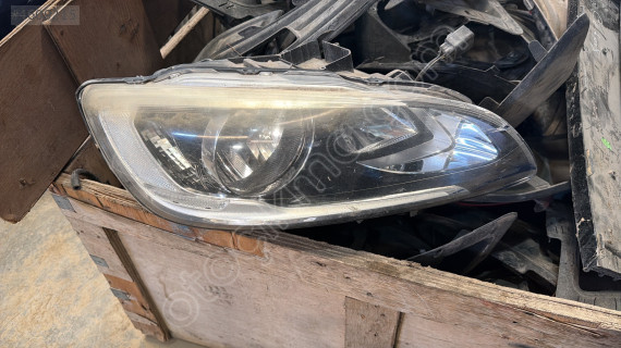 Volvo S40 sağ ön far