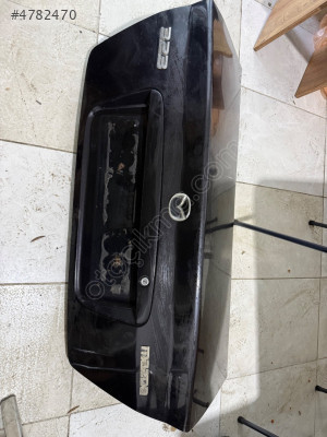 MAZDA 323 BAGAJ KAPAGI