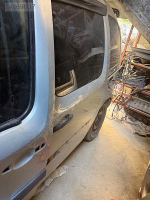 Renault kangoo sol sürgülü kapı