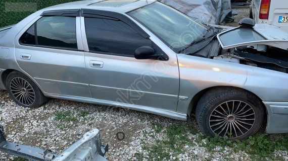 Peugeot 407 sağ ön kapı