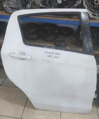 TOYOTA YARİS SAĞ ARKA KAPI SÖKME