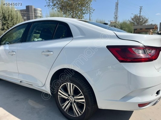 RENAULT MEGANE 4 SOL ARKA KAPI ORJİNAL SÖKME