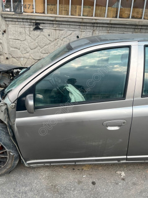 TOYOTA YARİS SOL ÖN KAPI