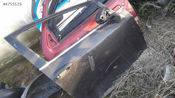 Fiat punto  sag ön kapı ufak hasarlı