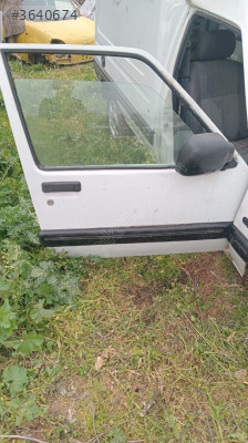 Renault Express '96-'98 Model Sağ Ön Kapı Çıkma Parçası