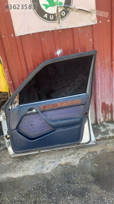 MERCEDES W124 SAĞ ÖN KAPI DÖŞEMESİ
