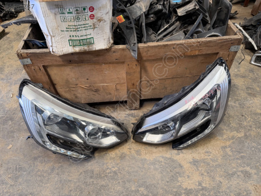 Renault Megane dört sağ sol far