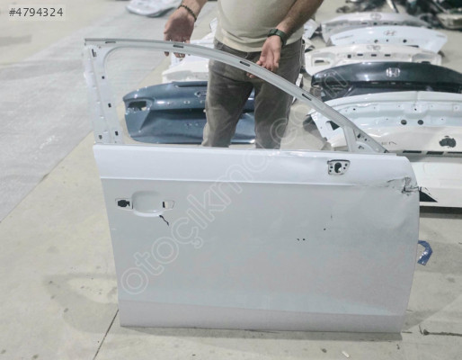 2013/2019 AUDİ A3 BEYAZ SAĞ ÖN KAPI ORJINAL