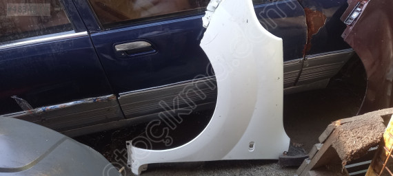Renault Kangoo sol ön çamurluk