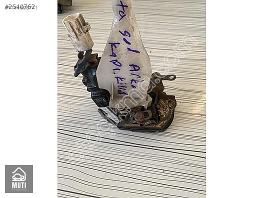 Toyota corolla sol arka kapı kilidi