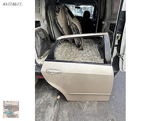 Linea sağ arka kapı çıkma