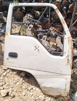 ISUZU NPR  SAĞ ÖN KAPI ÇEVİK OTO ÇIKMA