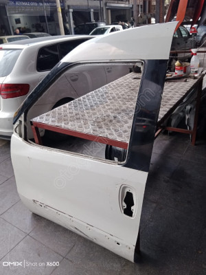 Fiat Doblo4 Geniş aile sol ön kapı orijinal