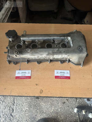 Toyota corolla 1.6 Külbütör kapağı