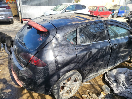 2009 Seat LEON SAĞ ARKA KAPI