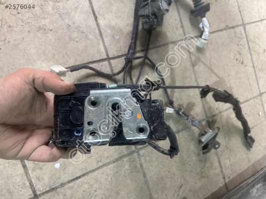 Nissan Qashqai kapı sol kapı kilidi