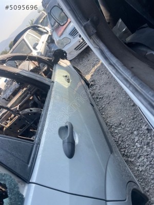 Ford Focus Sağ arka kapı