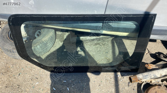 Renault trafik orta sol yan camı