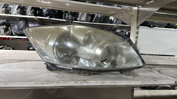 TOYOTA AURİS SAĞ FAR
