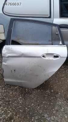 Ford fiesta sol arka kapı ufak hasarlı 2011-2016