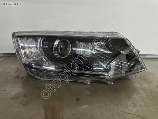 2013 SKODA OCTAVİA SAĞ ÖN FAR