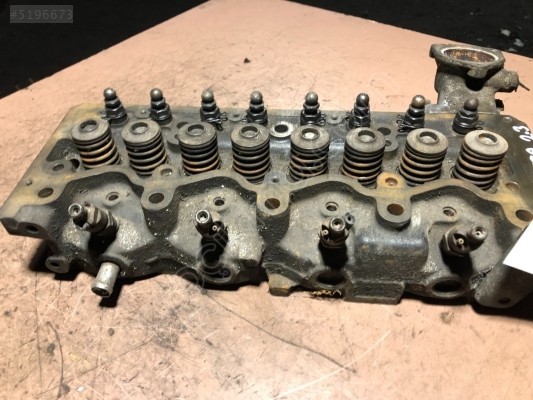 Nissan Vanetta 2.3 Silindir Kapağı