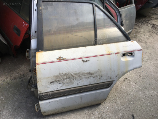 Mazda 323 Sedan Sol Arka Kapı Döşemesi Kapı Menteşesi
