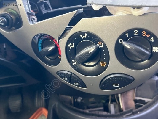 Ford Focus 1 kalorifer paneli