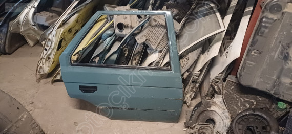 SKODA FAVORİT SAĞ ARKA KAPI