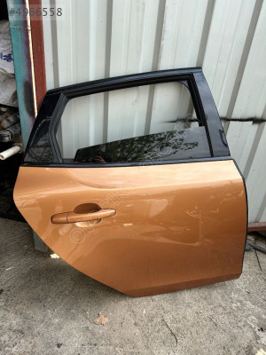 VOLVO V40 ÇIKMA SAĞ ARKA KAPI