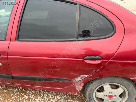 Megane 1 çıkma sol arka kapı