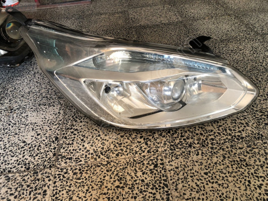 Ford custom sağ far çıkma yedek parça