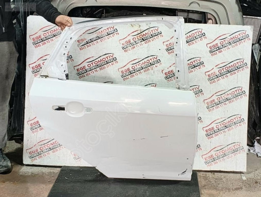 2012/2018 FORD FOCUS BEYAZ SAĞ ARKA KAPI ORJINAL