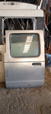 Nissan skystar sol arka dolu kapı