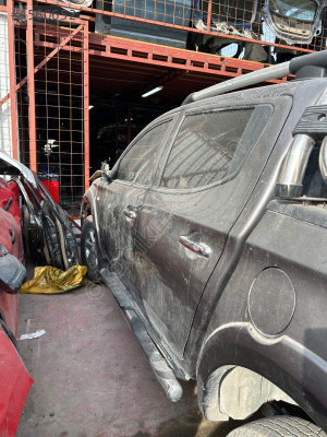Mitsubishi  L200 sol arka kapı