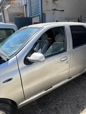 Fiat albea sol ön kapı