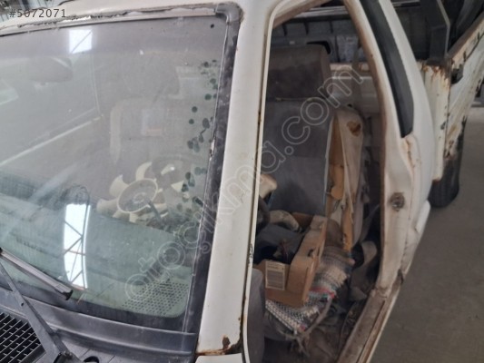 Mitsubishi  L200 Sol Ön  Cam Direği