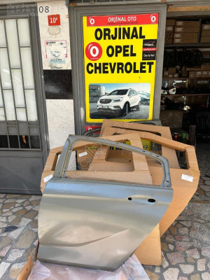 Opel insignia b sol arka kapı sıfır