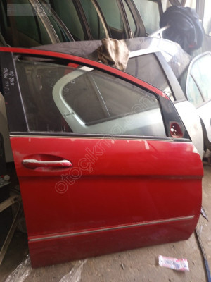 MERCEDES B200 SAĞ ÖN KAPI