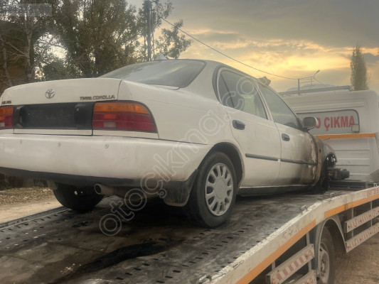 Toyota Corolla arka bağaj kapak