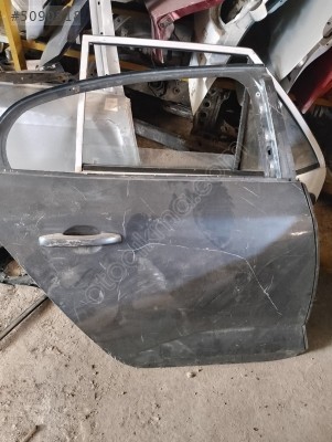 Renault Fluence sağ arka kapı