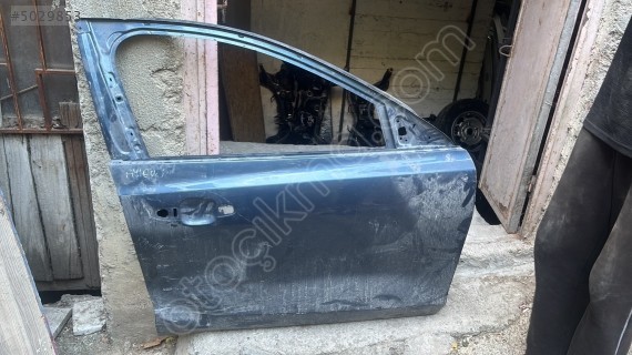 Focus sağ ön kapı