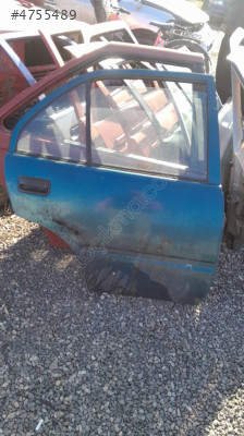 Daihatsu Charade sag arka kapı