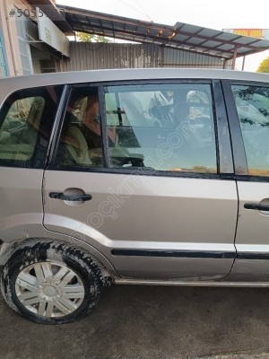 Ford fusion sağ arka kapı