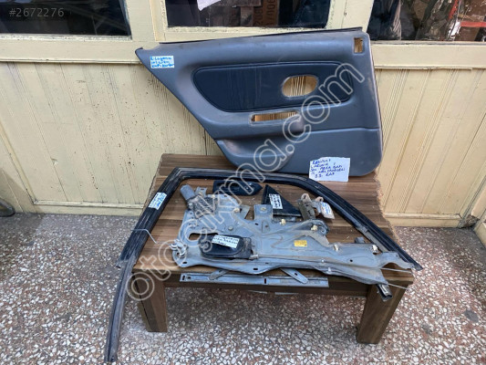 RENAULT LAGUNA 1 SOL ARKA KAPI ÜÇGEN PLASTİĞİ 1996-2001 MODEL