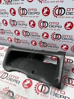 Ford Focus 1 Direksiyon Alt plastik