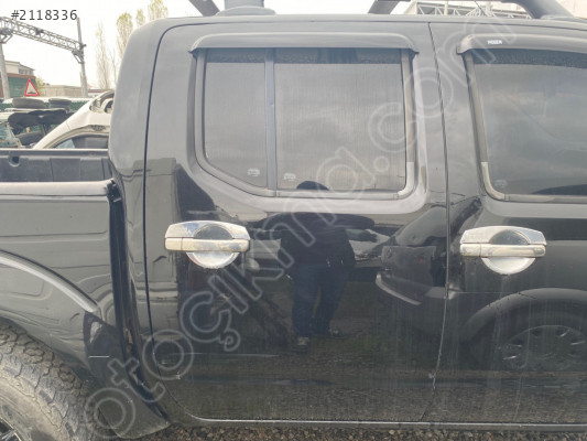 NİSSAN NAVARA SAĞ ARKA KAPI