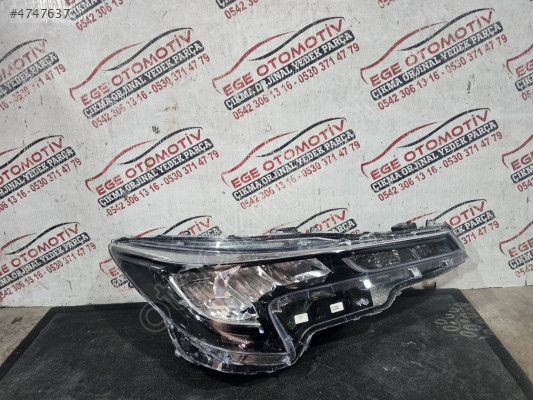 TOYOTA COROLLA CROSS SAĞ FAR ORJINAL